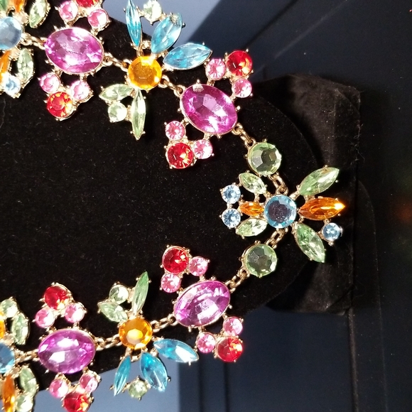Tropical Flower Jewel Necklace - Picture 3 of 6